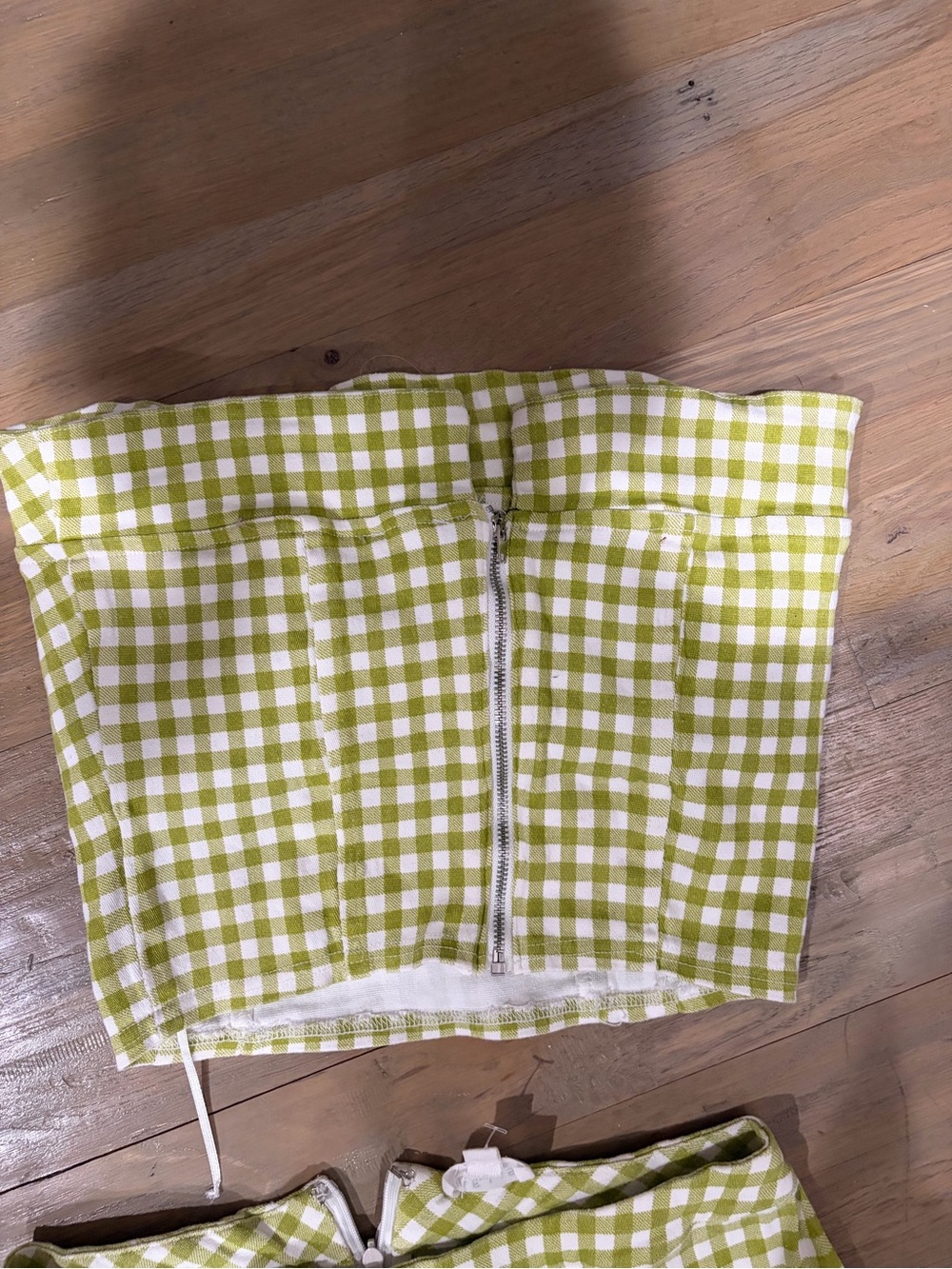 Le Lis Lime Gingham Strapless Crop Top & Straight-Leg Pants - Picture 4 of 7